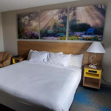 Days Inn By Wyndham Willmar Экстерьер фото