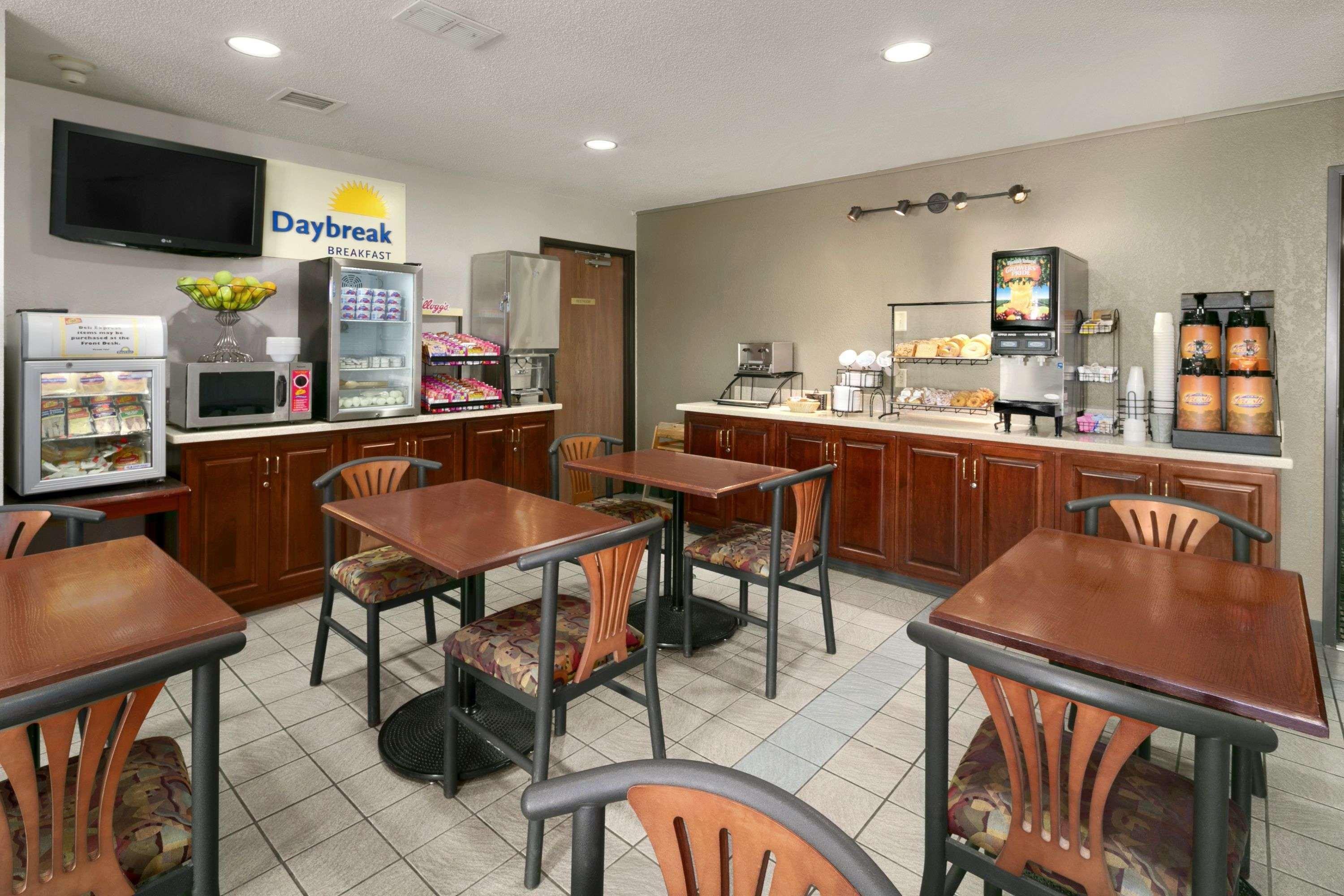 Days Inn By Wyndham Willmar Экстерьер фото