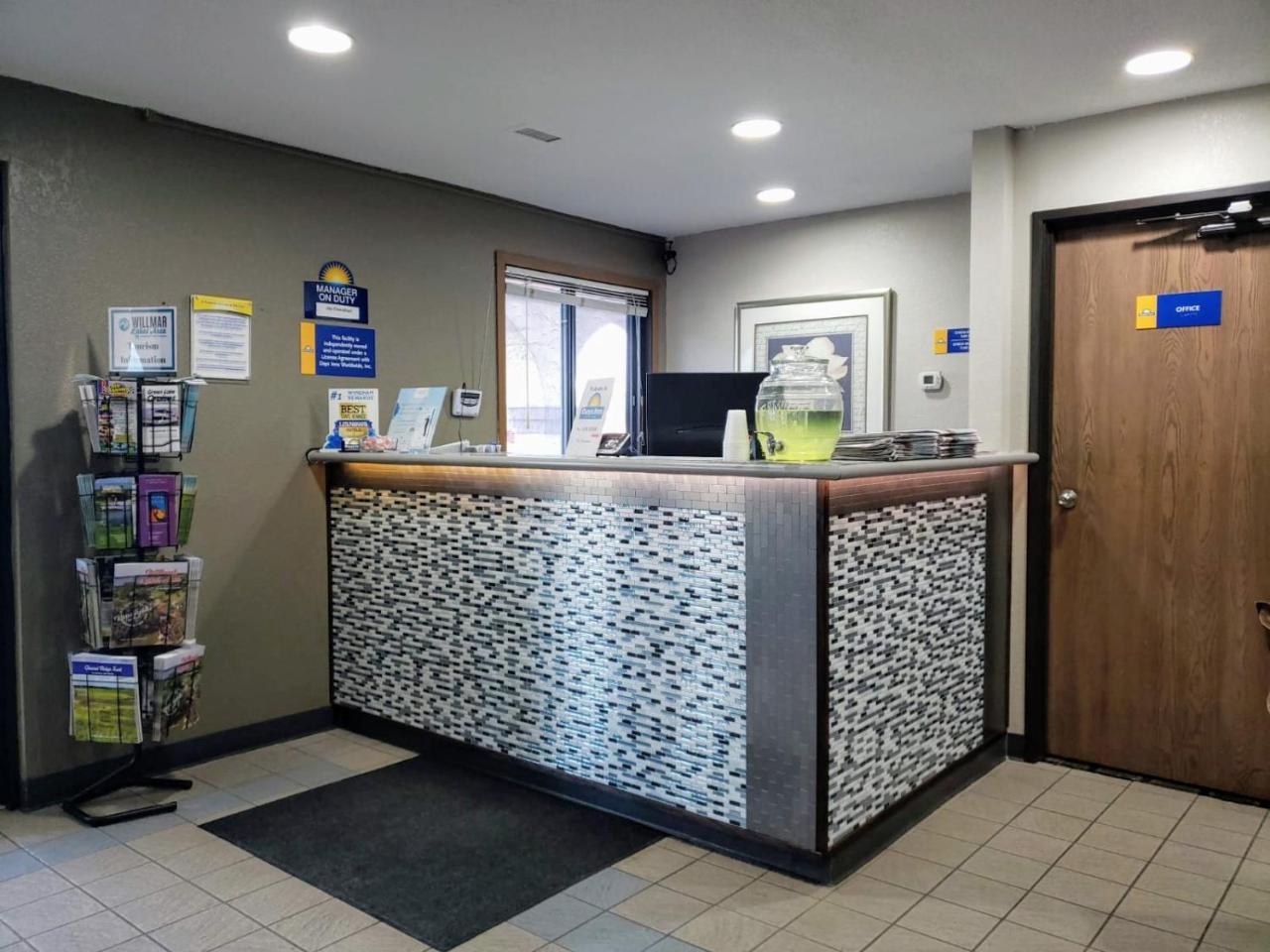 Days Inn By Wyndham Willmar Экстерьер фото